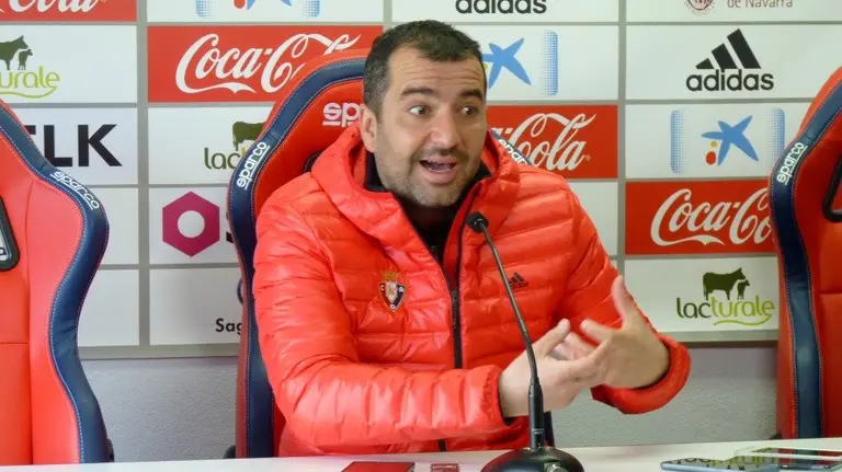 Diego Martínez en rueda de prensa en Tajonar.