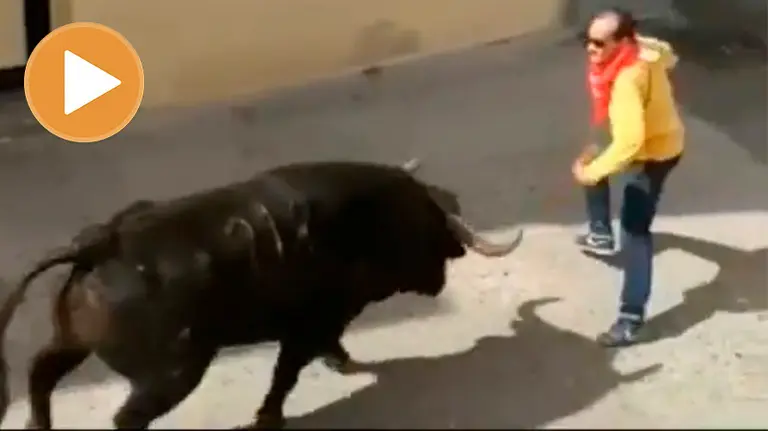 Mozo cojido en Arcos de la Frontera YOUTUBE