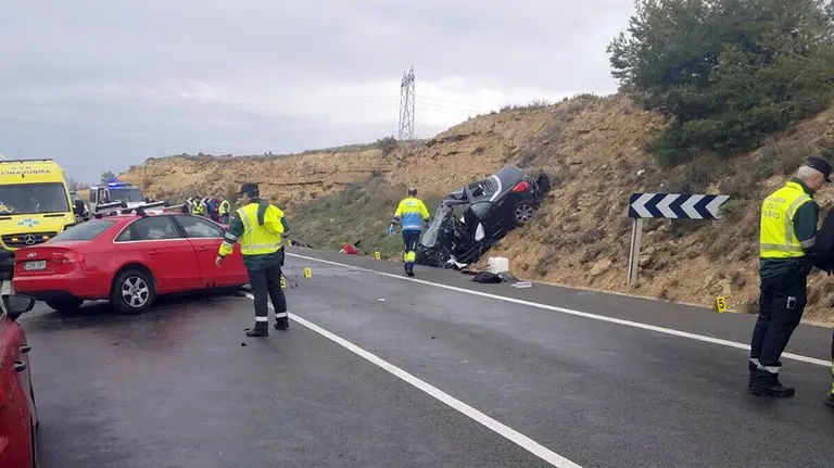Vista del accidente ocurrido este viernes en Cintruénigo y atendido por la Guardia Civil en el que han muerto dos personas