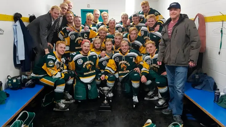 Los 24 miembros del equip de los Humboldt Broncos TWITTER