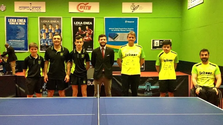 Partido de tenis de mesa de Oberena ante el Fekkor.