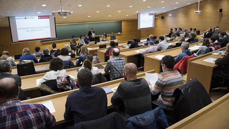 Sesión inaugural de la jornada, que cuenta con la participación de profesionales de Medicina y Enfermería de Urgencias y personal técnico de Urgencias GOBIERNO DE NAVARRA