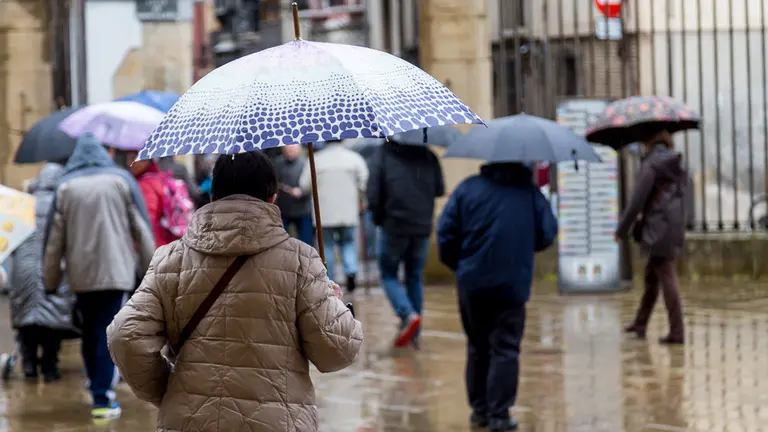 La lluvia obliga a suspender el retorno de San Fermín desde la Catedral, que se pospone hasta este día-La lluvia obliga a suspender el retorno de San Fermín desde la Catedral. IÑIGO ALZUGARAY (3)