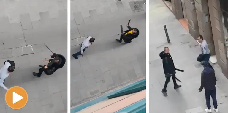 Escenas de la pelea con un machete y una navaja que ha tenido lugar en El Raval TWITTER