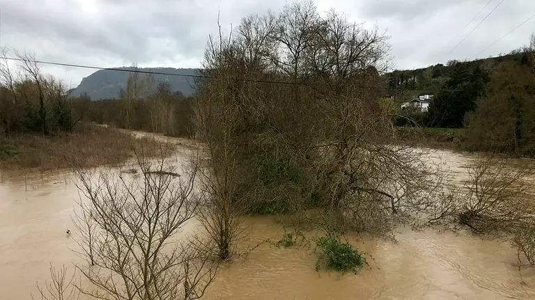 El río Arakil crece con las precipitaciones continuas en Navarra ALEJANDRO VIEDMA 3