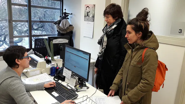 Trabajadoras de ambas entidades han organizado una recogida de firmas que trasladarán a la ANADP