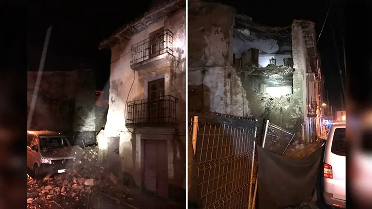 Derrumbe de una vivienda abandonada en Sangüesa. BOMBEROS
