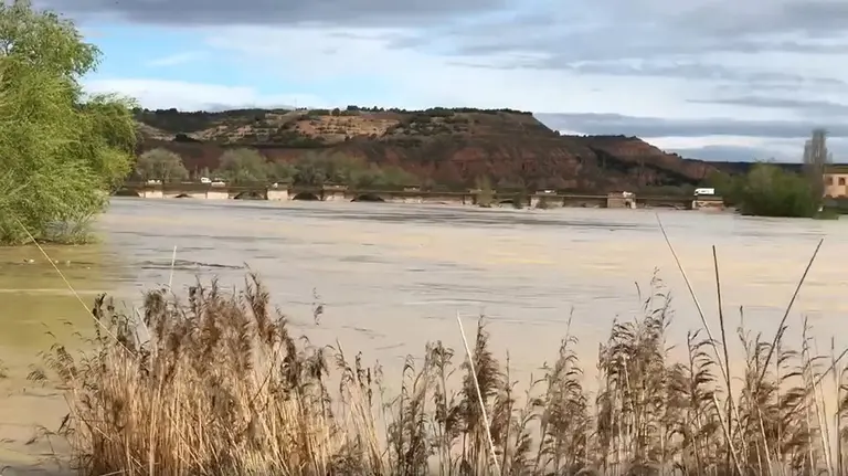 El gran tamaño del río Ebro a su paso por Tudela JESÚS MARQUINA