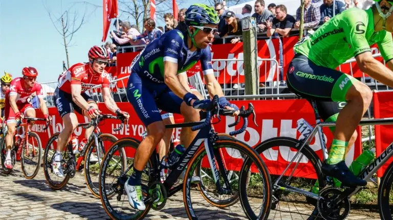 Nelson Oliveira en carrera. Foto Movistar team.