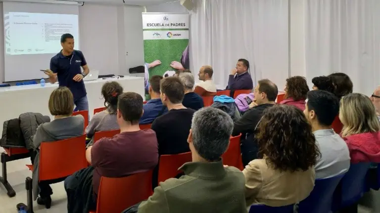 Reunión de las familias de jugadores en Tajonar. CA Osasuna.