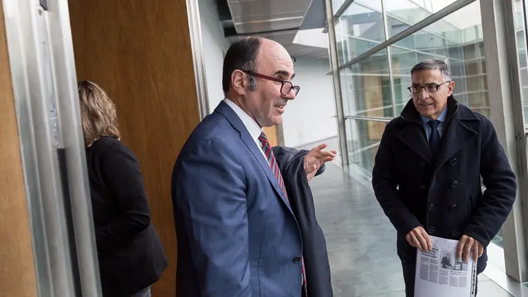 El consejero de Desarrollo Económico, Manu Ayerdi, comparece para explicar las razones por las que SODENA ha otorgado créditos participativos a la empresa RODONA, S.L.. IÑIGO ALZUGARAY (6)