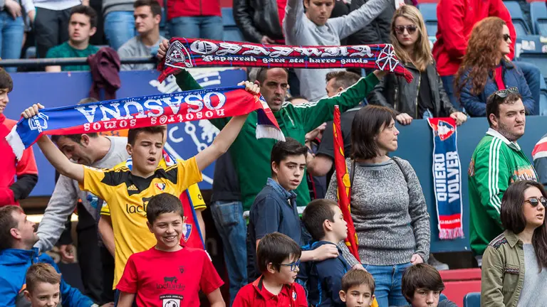 La grada de El Sadar durante el partido de Liga entre Osasuna y Córdoba (29). IÑIGO ALZUGARAY
