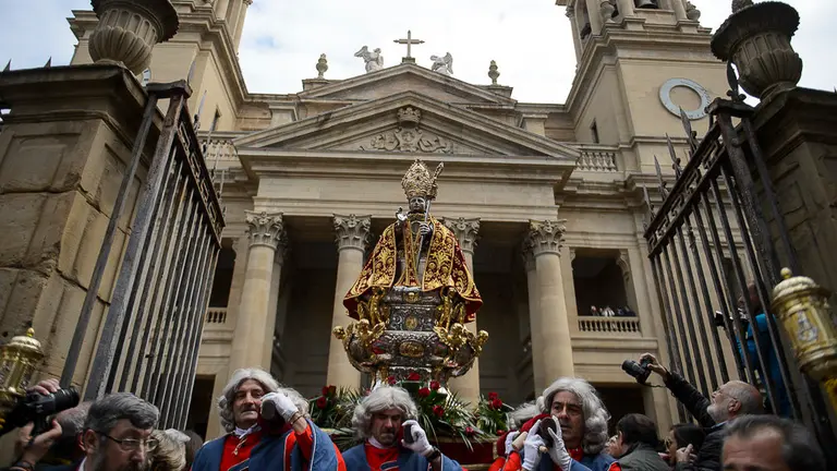 Procesión de regreso de San Fermín desde la Catedral de Pamplona hasta la capilla en San Lorenzo acompañado del Ángel de Aralar. PABLO LASAOSA 07