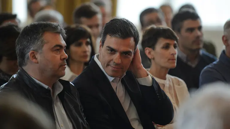 El secretario general del PSOE, Pedro Sánchez, ofrece un mitin junto con la secretaria general del PSN-PSOE, María Chivite, y la secretaria general del PSN Pamplona, Maite Esporrín. PABLO LA (17)