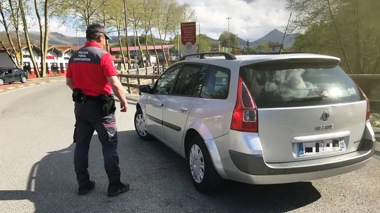 Control de la Policía Foral en Urdax GOBIERNO DE NAVARRA