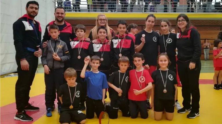 Participantes del club de Lucha de Burlada.