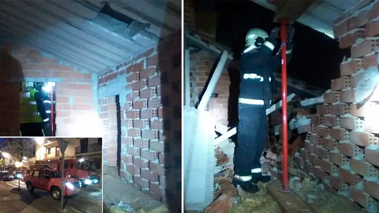 Bomberos apuntalan y evalúan los daños producidos tras el derrumbe parcial de un tejado en Estella.jpg