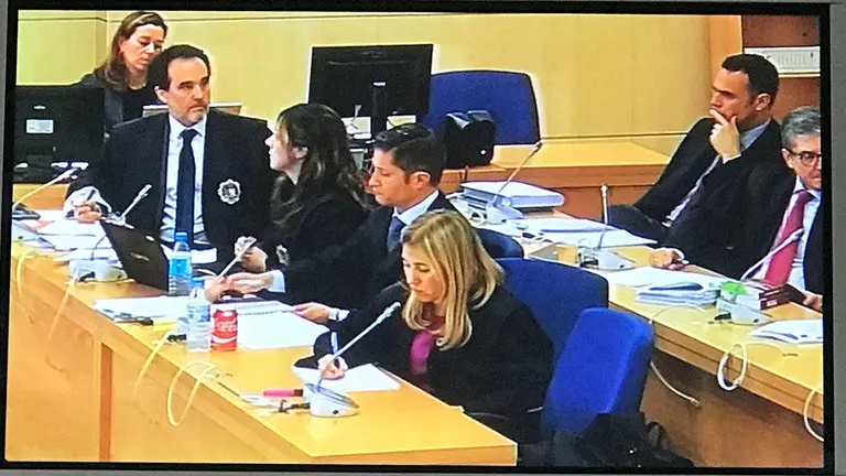 La fiscalía, junto a los abogados de la acusación, interroga a los guardias civiles agredidos en Alsasua durante el juicio celebrado en la Audiencia Nacional. NAVARRA.COM