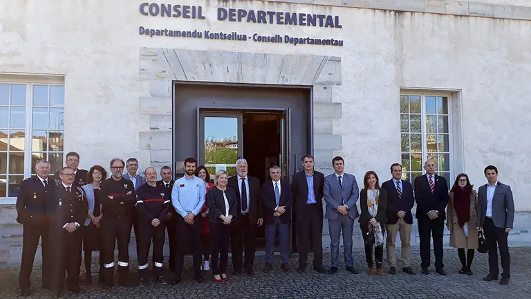 Asistentes a la reunión de lanzamiento del proyecto ALERT, en Bayona Foto GOBIERNO DE NAVARRA