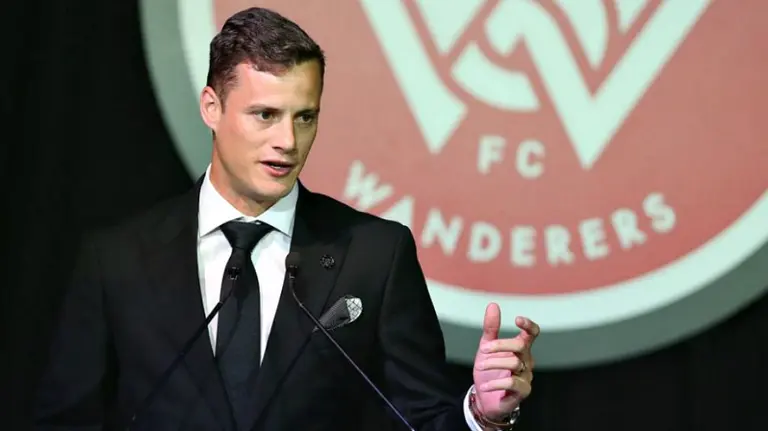 Oriol Riera recibe distinciones en el fútbol australiano. Web Oriol Riera.