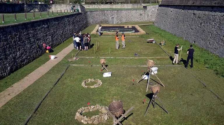 Alumnos de 11 centros pamploneses crean sus jardines diseñados en el proyecto Naturart AYUNTAMIENTO