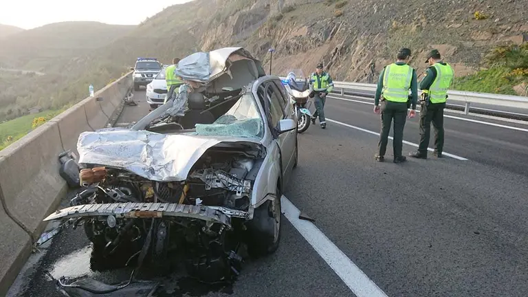 Un vehículo se ha salido de la vía en Azpíroz