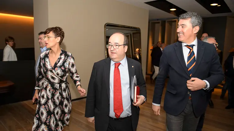 El primer secretario del PSC-PSOE, Miquel Iceta, ofrece la conferencia Retos y soluciones para Cataluña en el marco del Foro Ser Navarra. PABLO LASAOSA