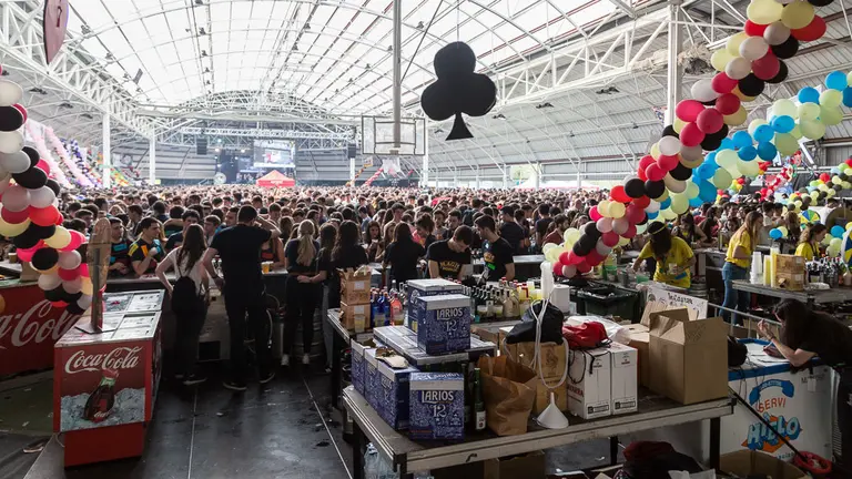 Carpa de Primavera de la UPNA celebrada en el patinódromo del Club Deportivo Amaya (198). IÑIGO ALZUGARAY
