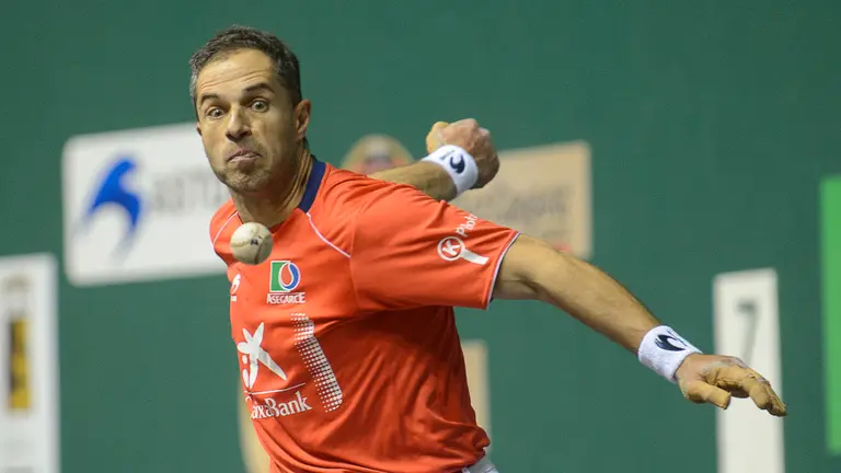 Olaizola - Albisu se enfrentan en el frontón Labrit. PABLO LASAOSA 15