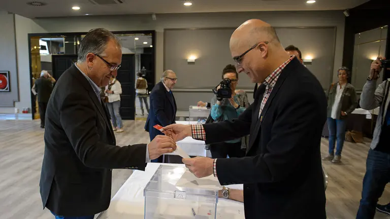 UPN celebra elecciones primarias para decidir quién será su candidato a la alcaldía de Pamplona, que se disputan Enrique Maya y María Kutz. PABLO LASAOSA 08