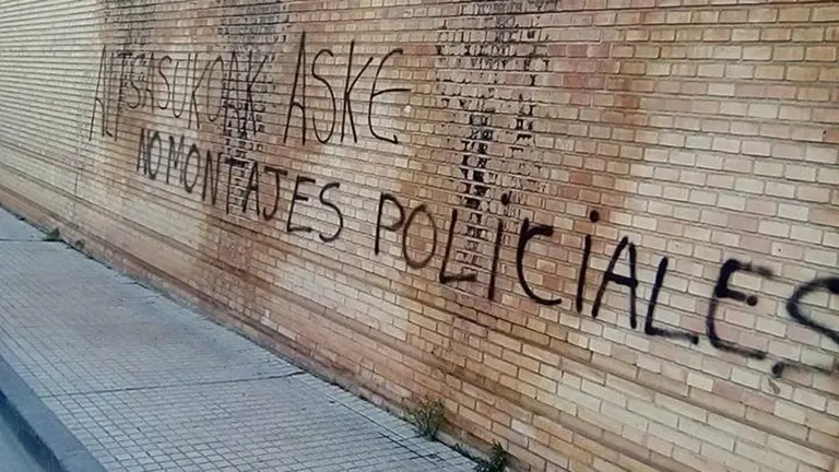 Imágenes de las pintadas a favor de los agresores de Alsasua aparecidas en Tudela y que todavía no han sido borradas por el Consistorio ribero. NAVARRA.COM