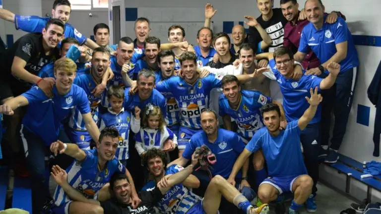 El Cirbonero celebra su clasificación para el play off.