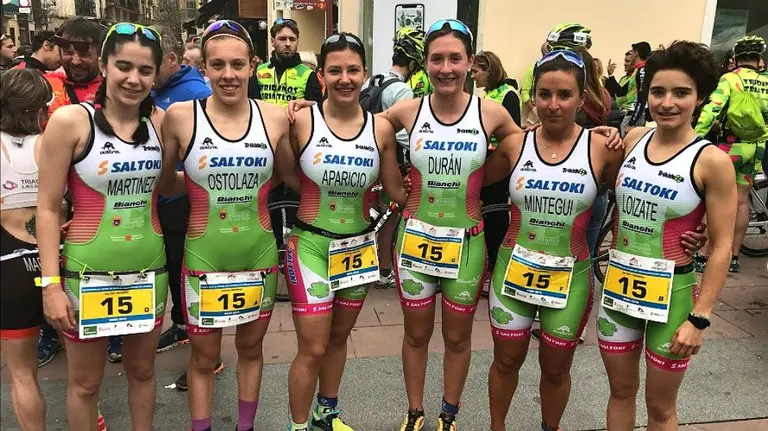 Equipo femenino del Saltoki Trikideak.
