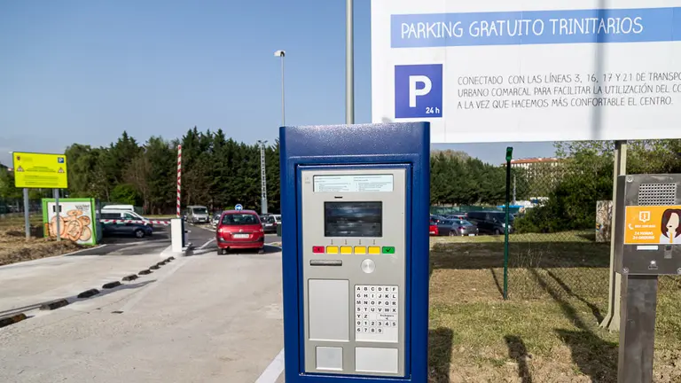 Apertura del servicio gratuito de autobús urbano que conecta el aparcamiento disuasorio de Trinitarios con el centro de Pamplona (004). IÑIGO ALZUGARAY