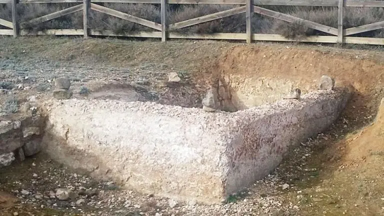 Imagen de los daños realizados en las excavaciones arqueológicas de San Esteban, en Falces, por parte de un hombre que ya ha sido identificado por la Policía Foral CEDIDA