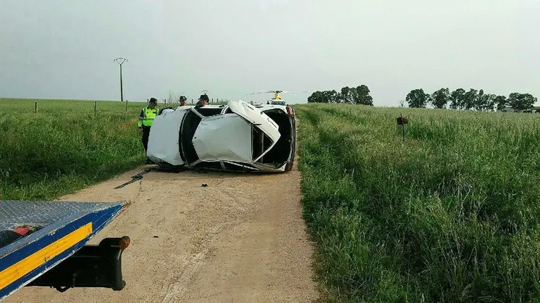 Imagen del coche que conducía un menor de edad en Villar del Rey cuando sufió un vuelco y uno de sus acompañantes, de 14 años, ha fallecido EL ESPAÑOL