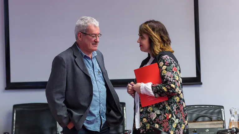 Josu Ugarte Gastaminza, autor del libro 'La Bolsa y la Vida', comparece en la comisión de Relaciones Ciudadanas e Institucionales del Parlamento foral (05). IÑIGO ALZUGARAY