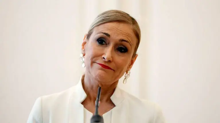 Cristina Cifuentes durante la rueda de prensa en la que ha anunciado su dimisión. EFE