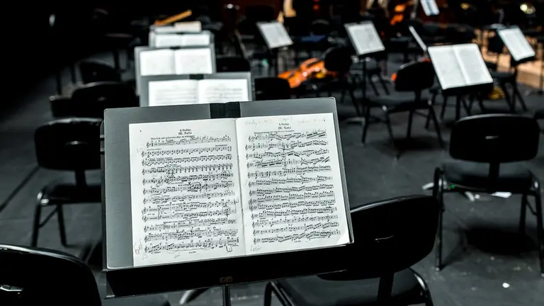Ensayo de la Orquesta del Conservatorio Superior de Música de Navarra y la Sinfónica de Navarra que actuarán de manera conjunta en Baluarte (01). IÑIGO ALZUGARAY