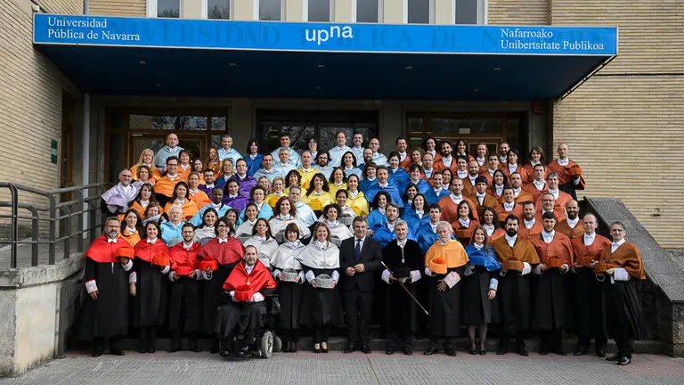 La Universidad Pública de Navarra celebra el acto de investidura de 178 nuevos doctores y doctoras. PABLO LASAOSA 01