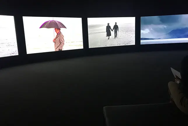 Vista de exposición de John Akomfrah en el Bildmuseet