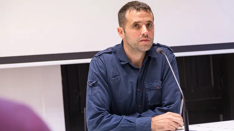 El presidente de la Mancomunidad de la Comarca de Pamplona, Aritz Ayesa, comenta los planes para el futuro de la gestión de los residuos en la Comarca (05). IÑIGO ALZUGARAY