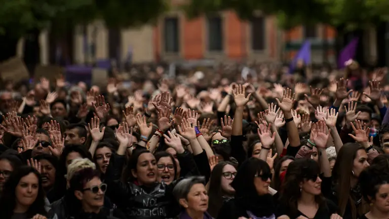 Multitudinaria manifestación en Pamplona en protesta por la sentencia de La Manada. PABLO LASAOSA 18
