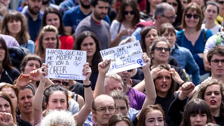 Multitudinaria manifestación convocada por el movimiento feminista en contra de la sentencia del caso de violación de 'La Manada' (48). IÑIGO ALZUGARAY
