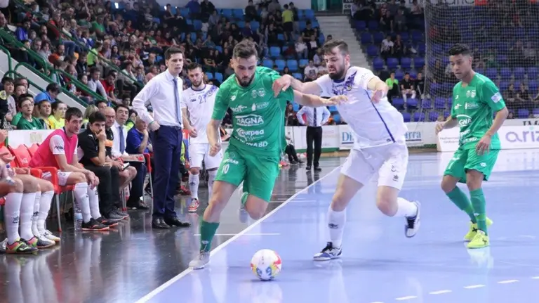 Partido Osasuna Magna - O Parrulo con Rafa Usín en acción. Lnfs.