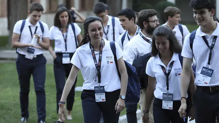 Varios estudiantes en el programa Becas Europa
