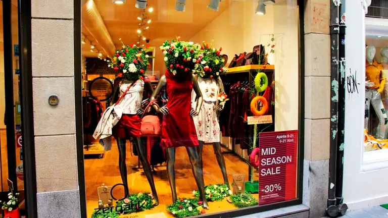 Zegatrik, el local que ha ganado el concurso de escaparates de primavera del Casco Antiguo de Pamplona ACCA