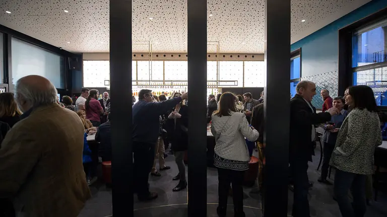  Inauguración de la reforma del nuevo bar del Casino Eslava de Pamplona. PABLO LASAOSA 04