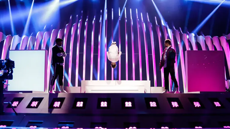 El representante de la República Checa realiza una de sus acrobacias durante el primer ensayo en el Altice Arena Thomas Hanses (ESC)