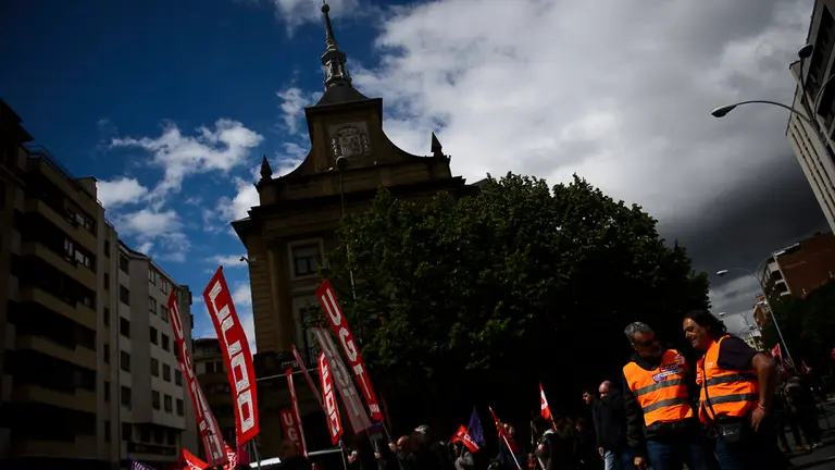 Manifestación de CCOO y UGT por el primero de Mayo. PABLO LASAOSA 14